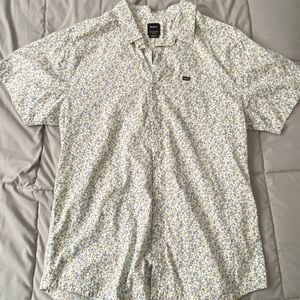 Me ‘a RVCA collared button down shirt. XXL SLIM FIT